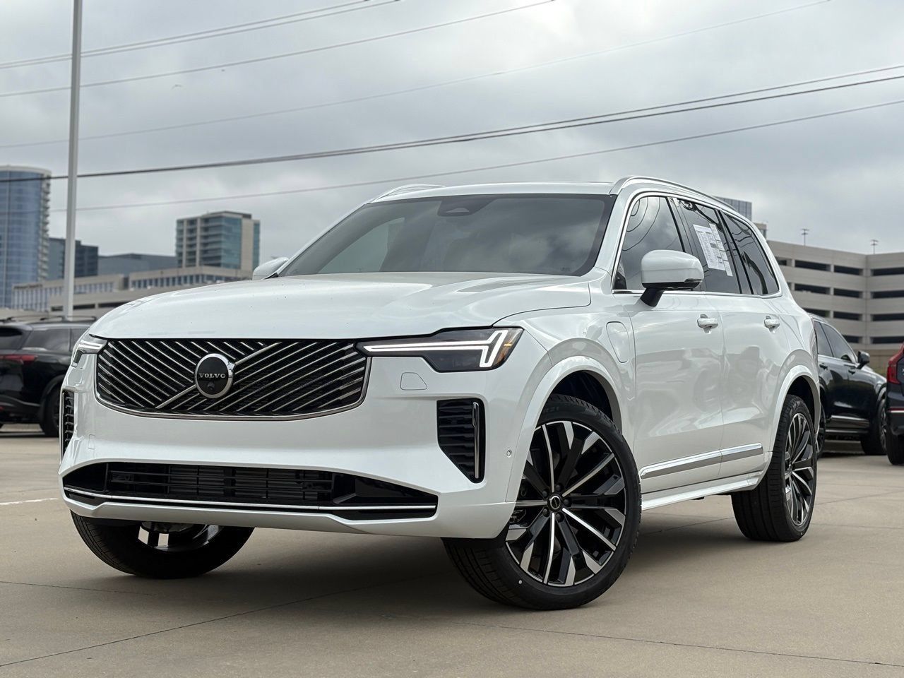 New 2026 Volvo XC90 T8 Plus w/ Protection Package Premier AWD/4WD image 2