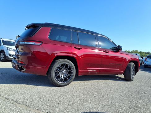 Used 2025 Jeep Grand Cherokee L Summit w/ Advanced Protech Group IV AWD/4WD image 40