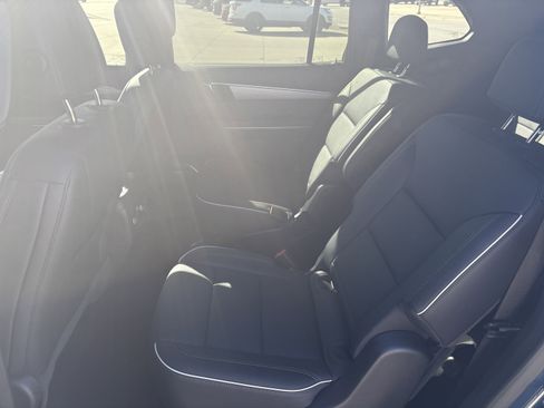 Used 2025 Buick Enclave Preferred image 9