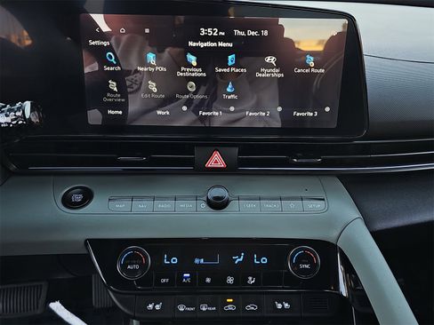 Certified 2025 Hyundai Elantra Limited image 21