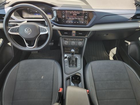 Used 2022 Volkswagen Taos SE w/ Panoramic Sunroof Package FWD image 29