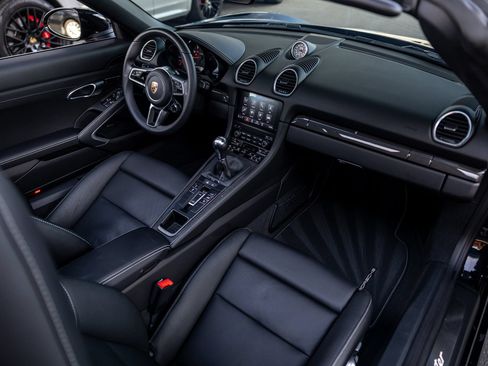 Certified 2024 Porsche 718 Boxster RWD image 52