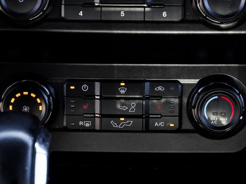 Used 2019 Ford F150 XLT w/ Equipment Group 302A Luxury AWD/4WD image 39