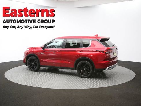 Used 2023 Mitsubishi Outlander SE image 61