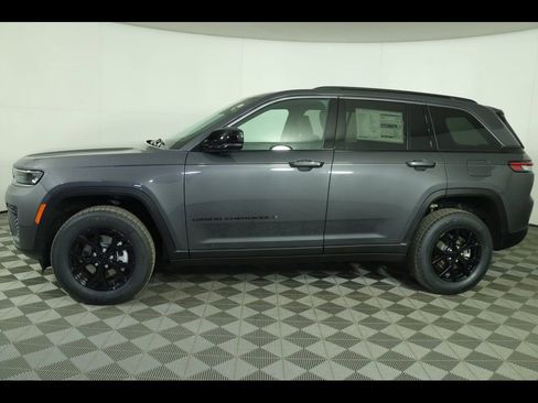 New 2026 Jeep Grand Cherokee Altitude AWD/4WD image 2