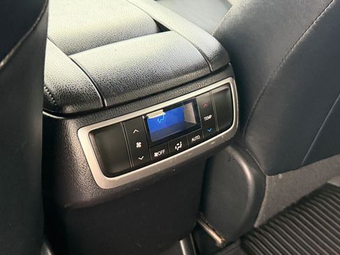 Used 2019 Toyota Highlander XLE AWD/4WD image 44