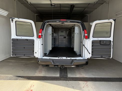 New 2025 Chevrolet Express 3500 w/ Driver Convenience Package image 36