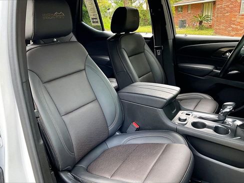 Used 2023 Chevrolet Traverse High Country w/ LPO, Floor Liner Package AWD/4WD image 29