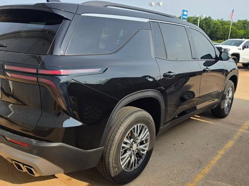 Used 2025 Chevrolet Traverse LT FWD image 18