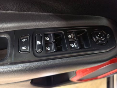 Used 2016 Jeep Renegade Trailhawk AWD/4WD image 25