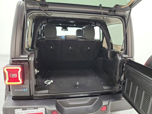 Used 2024 Jeep Wrangler Unlimited w/ Convenience Group AWD/4WD image 20