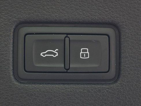 Used 2025 Audi SQ8 Premium Plus AWD/4WD image 16