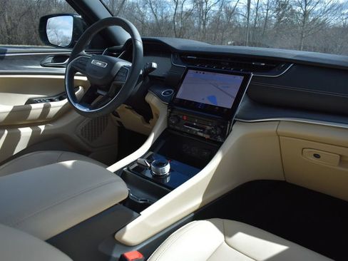 Used 2024 Jeep Grand Cherokee L Limited image 36