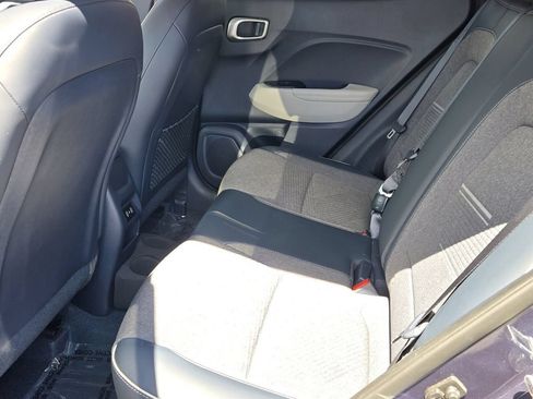 Certified 2025 Hyundai Venue Limited FWD image 11