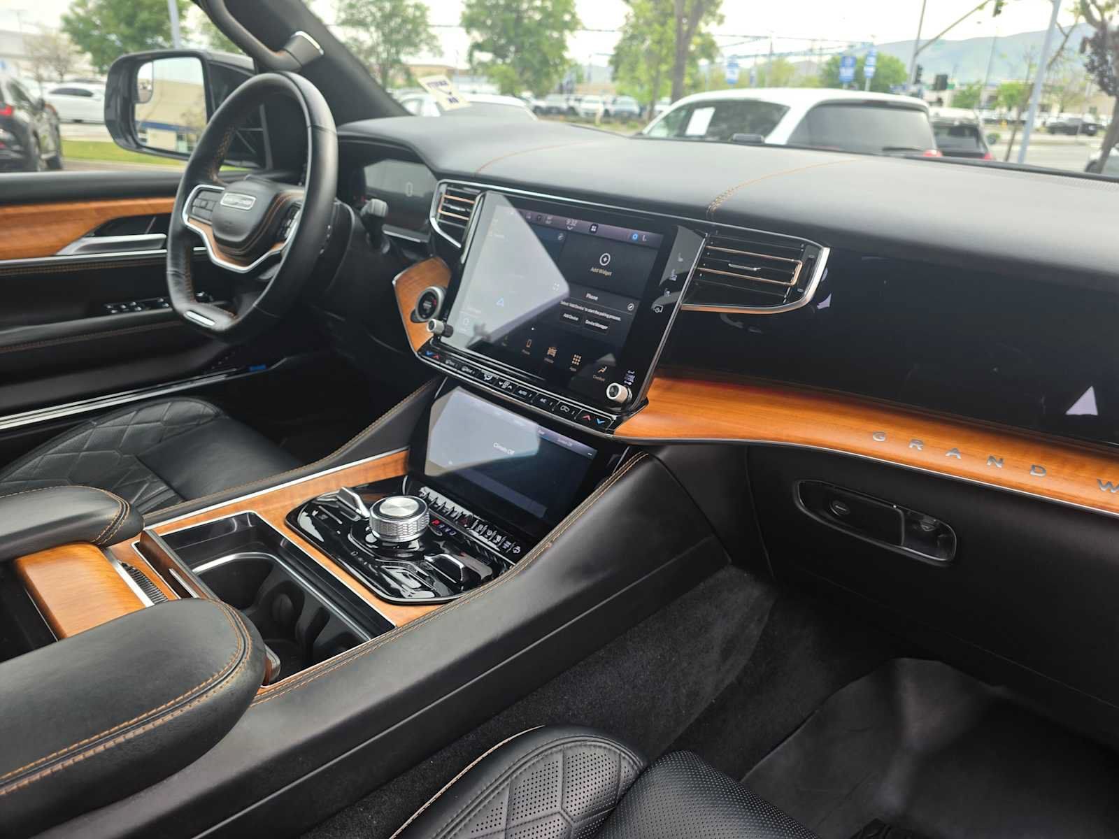 Used 2024 Jeep Grand Wagoneer L Series III AWD/4WD image 12