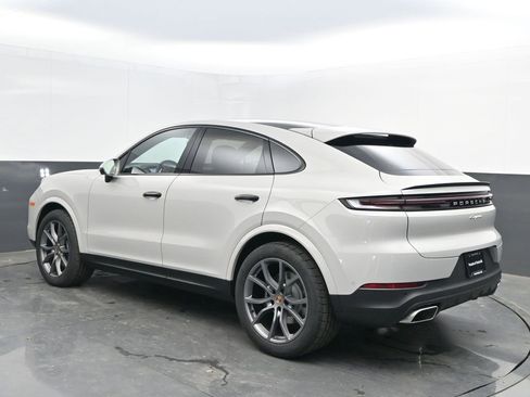 New 2025 Porsche Cayenne Coupe image 3
