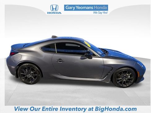 Used 2022 Toyota GR86 RWD image 5