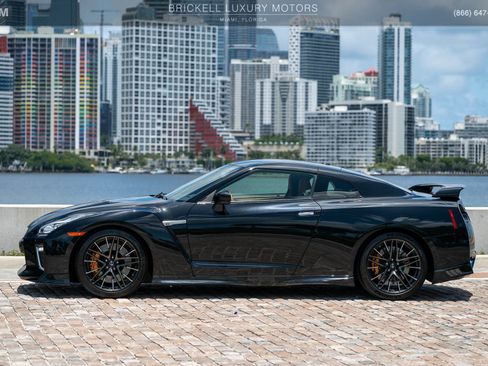 Used 2020 Nissan GT-R Premium w/ Premium Interior Package AWD/4WD image 11