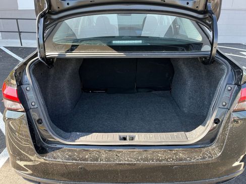 Used 2025 Nissan Versa SV image 28