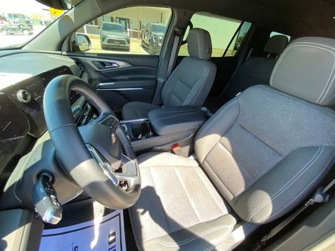 Used 2024 Chevrolet Traverse LT image 12