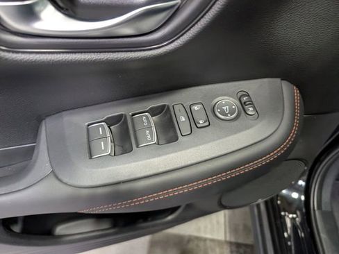 Used 2025 Honda HR-V Sport image 12