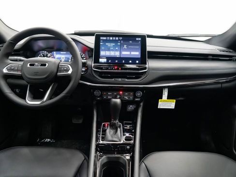 New 2026 Jeep Compass Latitude image 9