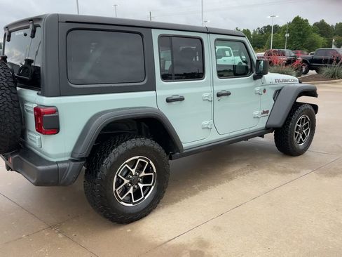 Used 2024 Jeep Wrangler Unlimited Rubicon AWD/4WD image 9