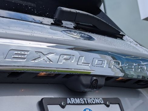Used 2023 Ford Explorer XLT w/ Equipment Group 202A image 31
