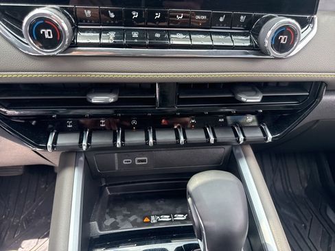 Used 2026 Chevrolet Colorado ZR2 w/ Technology Package AWD/4WD image 19