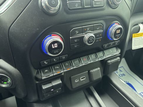 Used 2020 GMC Sierra 1500 AT4 w/ AT4 Premium Package AWD/4WD image 21