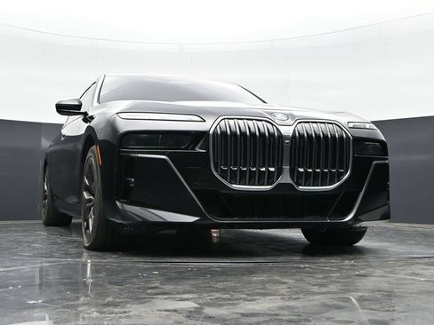 Used 2023 BMW 760i xDrive AWD/4WD image 46