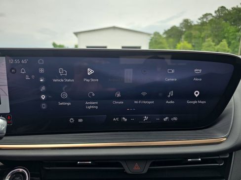 Used 2025 Buick Envision Avenir AWD/4WD image 18