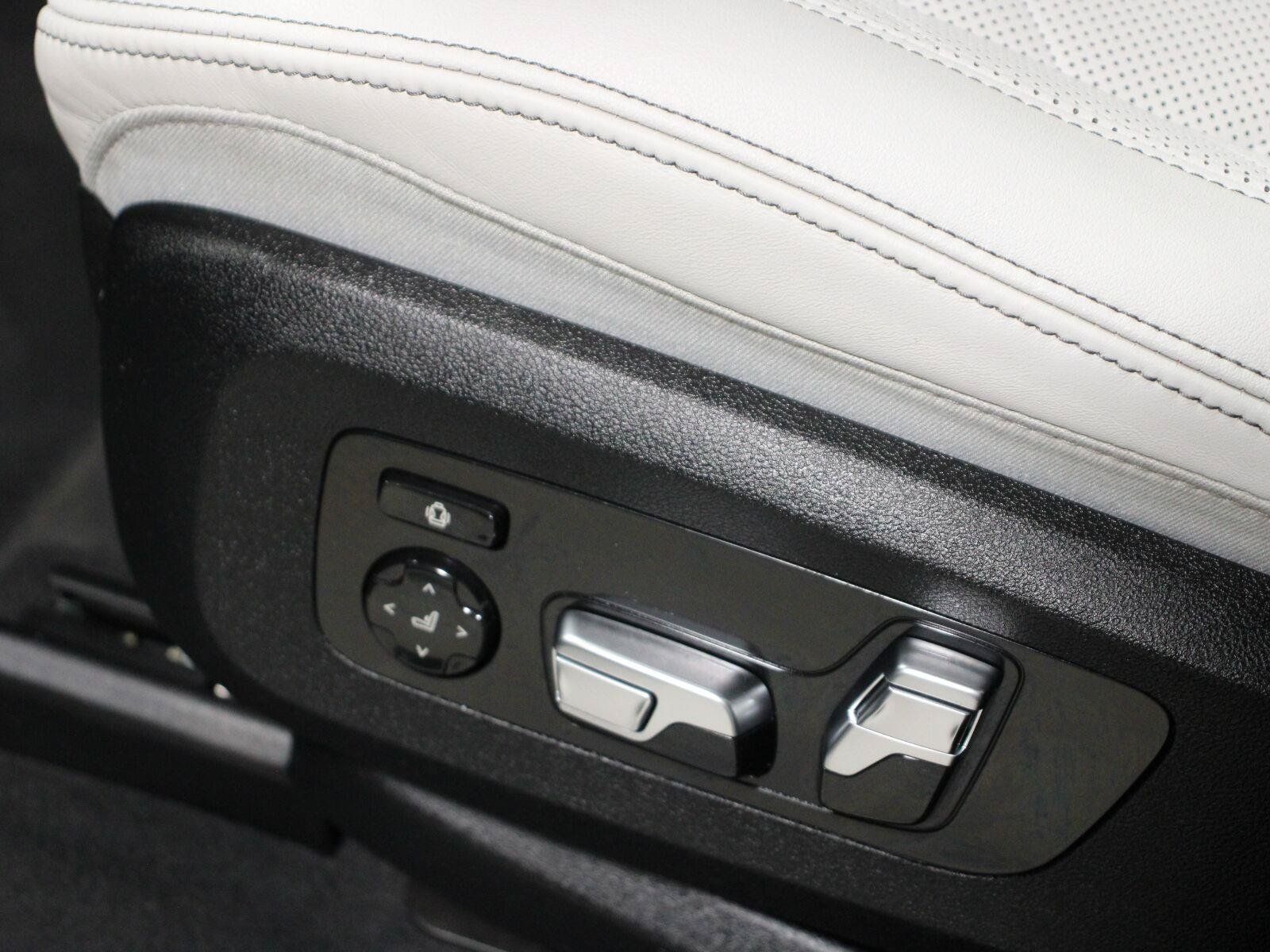 Used 2024 BMW X5 M60i w/ Climate Comfort Package AWD/4WD image 32