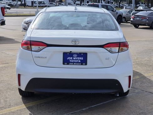Used 2025 Toyota Corolla LE FWD image 8