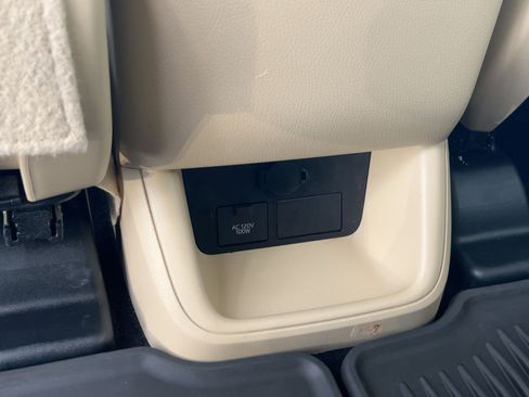 Used 2016 Toyota Highlander XLE image 31