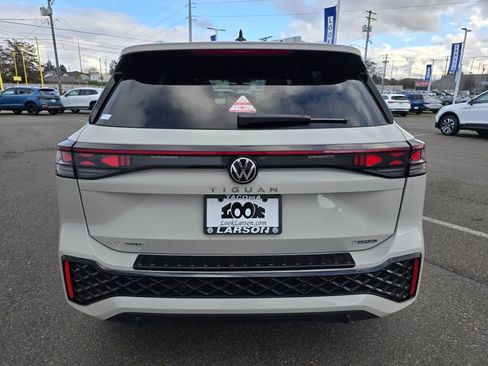New 2026 Volkswagen Tiguan SEL R-Line image 9