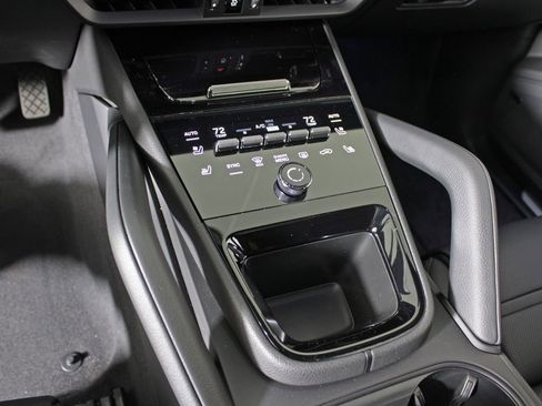 Used 2026 Porsche Cayenne Coupe image 28