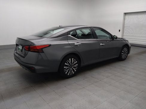 Used 2025 Nissan Altima 2.5 SV FWD image 10