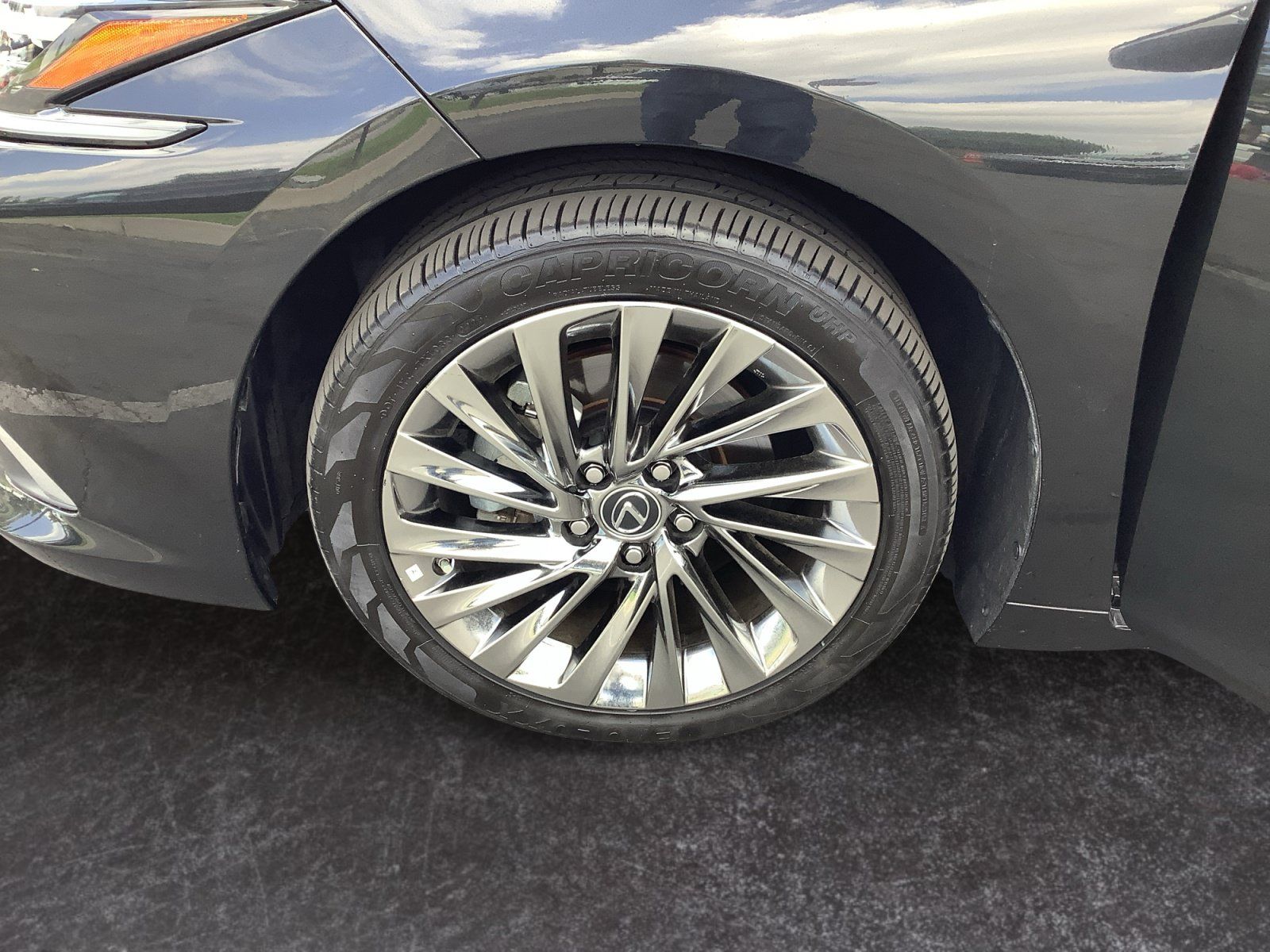 Used 2025 Lexus ES 300h w/ Luxury Package FWD image 14
