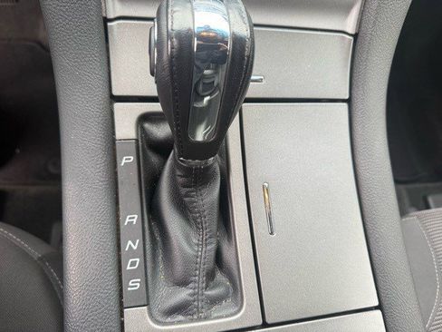Used 2016 Ford Taurus SEL image 16