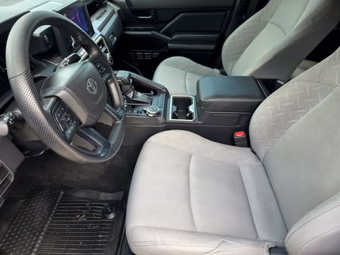 Certified 2025 Toyota Tacoma SR5 AWD/4WD image 12