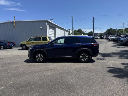 Used 2023 Nissan Pathfinder SL FWD image 8