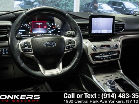Used 2022 Ford Explorer XLT w/ Equipment Group 202A AWD/4WD image 52