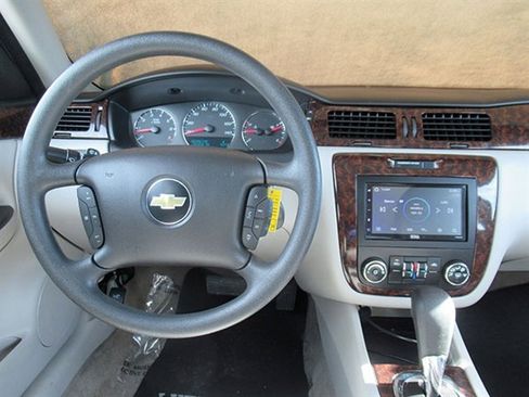 Used 2015 Chevrolet Impala LT w/ LT Sunroof Package image 17