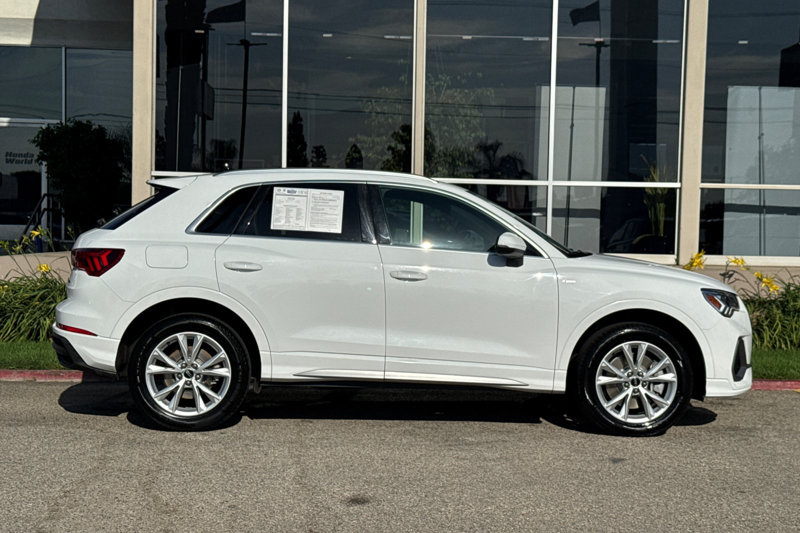Used 2024 Audi Q3 2.0T Premium AWD/4WD image 3