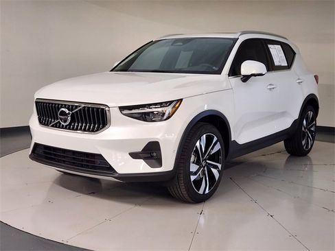 Used 2025 Volvo XC40 B5 Ultra w/ Protection Package Premier image 1
