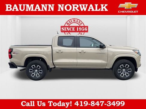 Used 2024 Chevrolet Colorado Z71 w/ Z71 Convenience Package 2 AWD/4WD image 8