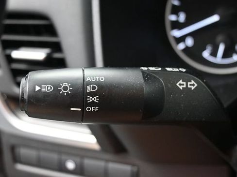 Used 2025 Nissan Rogue SV AWD/4WD image 30