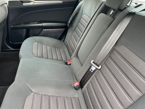 Used 2020 Ford Fusion SE image 11