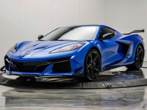 Used 2024 Chevrolet Corvette Z06 w/ Z07 Performance Package RWD image 8